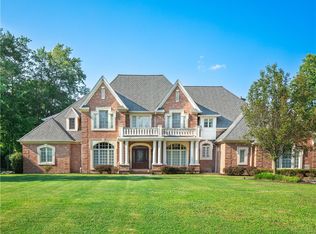 4015 McConnell Rd, Hermitage, PA 16148