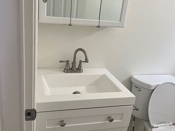 5th image of 616 E Garfield Ave #616A