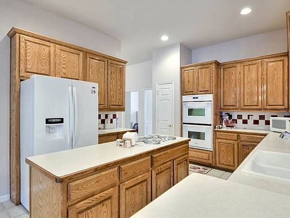 2nd image of 900 Brittany Dr