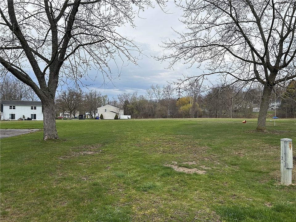 1st image of Willowick Dr #57