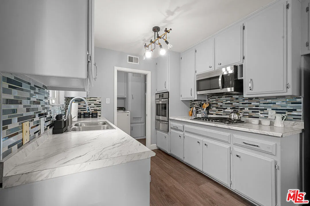 4 bed, 2.0 bath, 1827 sqft, $4,995 — Photo 2