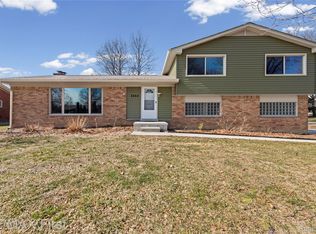 2864 Colonial Trl, Bloomfield Hills, MI 48304