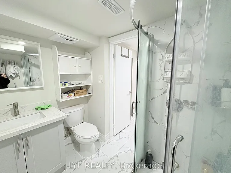 22 Ivordale Cres #2 — Photo 12