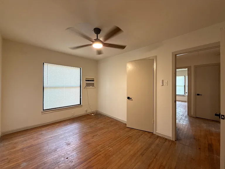 1043 Shadwell Dr — Photo 10