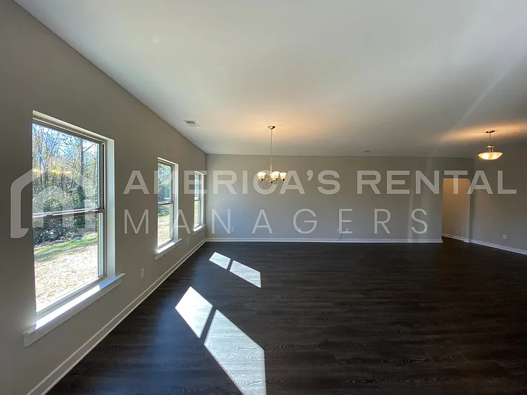 145 White Oak Cir — Photo 7