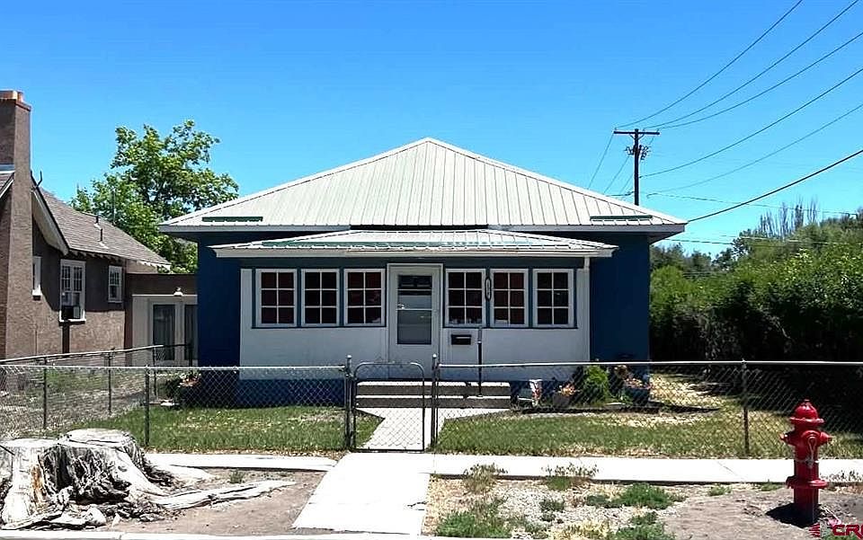 1st image of 220 Alamosa Avenue