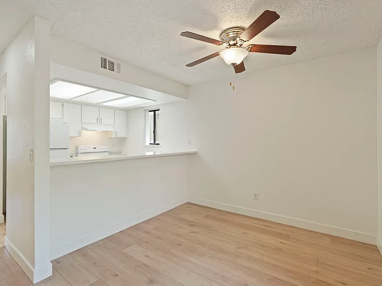 Elevate Apartments — Photo 27