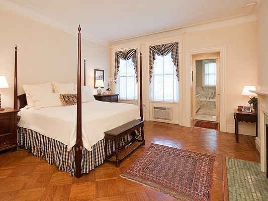 Sold by Sotheby's International Realty | media 3