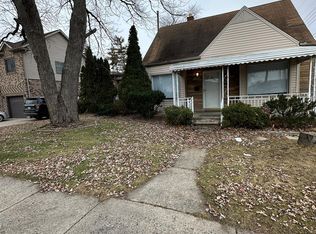 7135 Whitefield St, Dearborn Heights, MI 48127