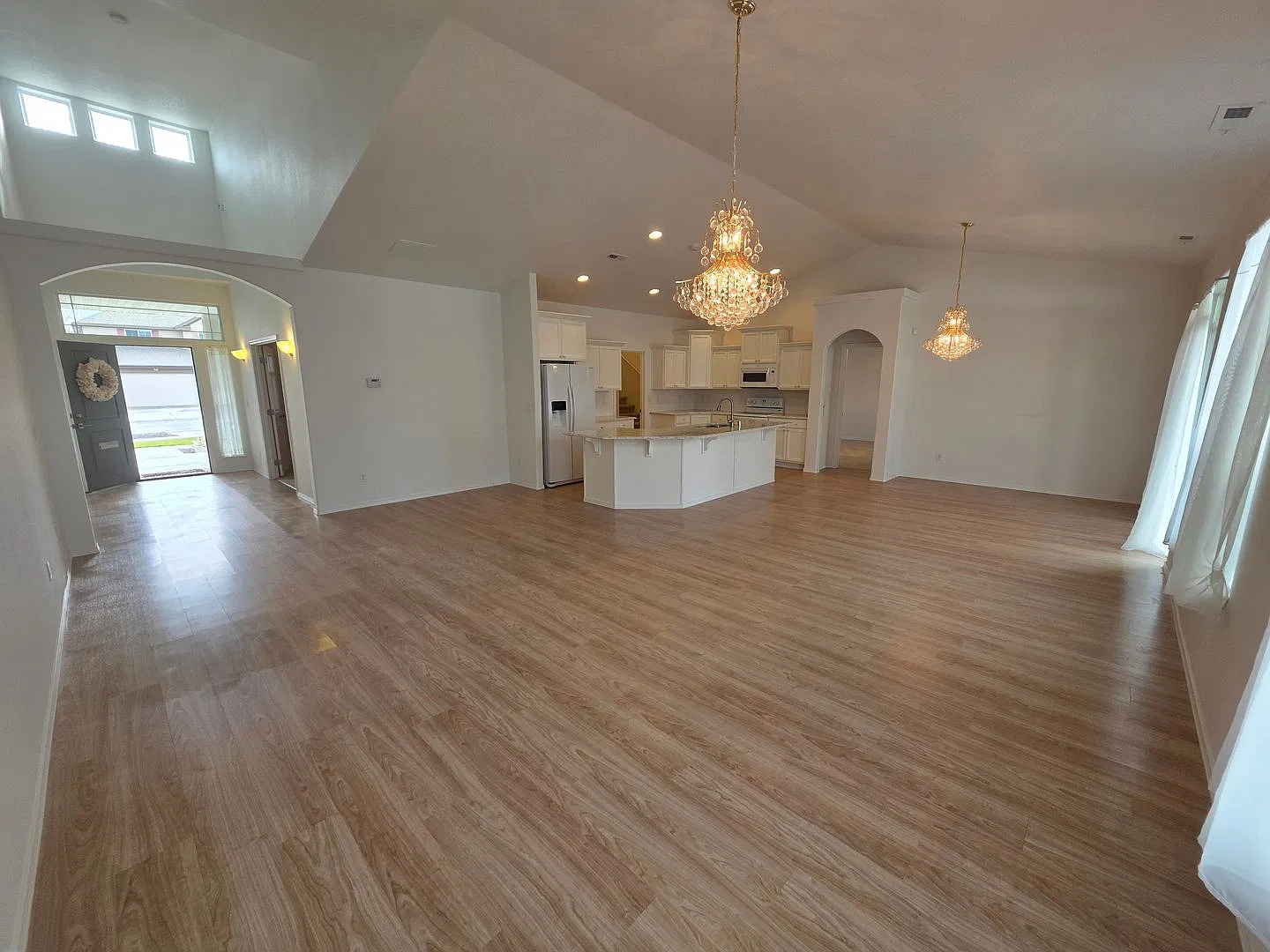 Stunning home in Five Mile Prairie — Photo 4