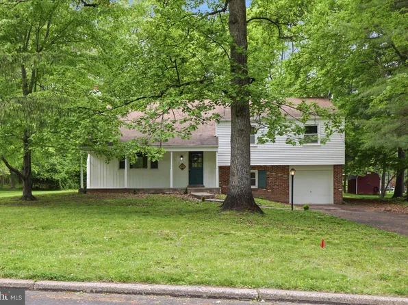 140 Woodland Dr, Lansdale, PA 19446