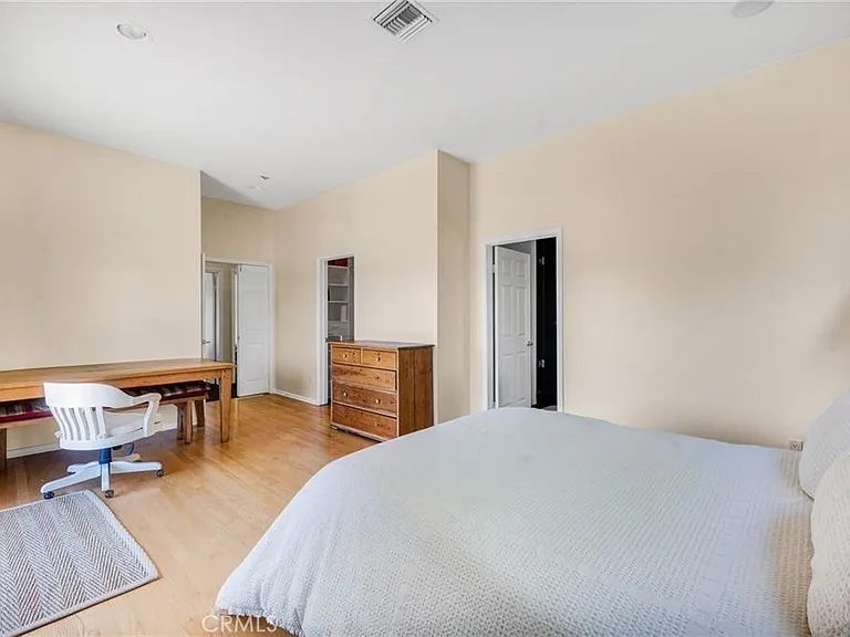 5084 Campo Rd — Photo 21