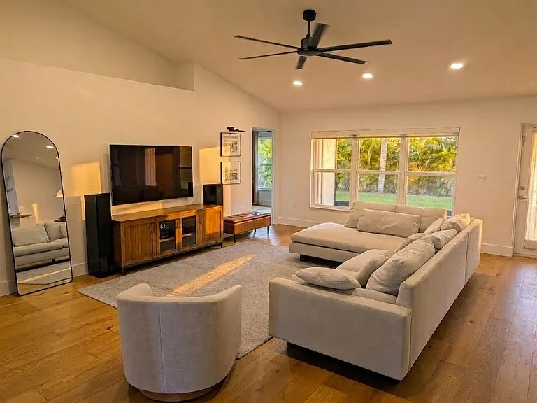 6750 NW Pinson Ct — Photo 5