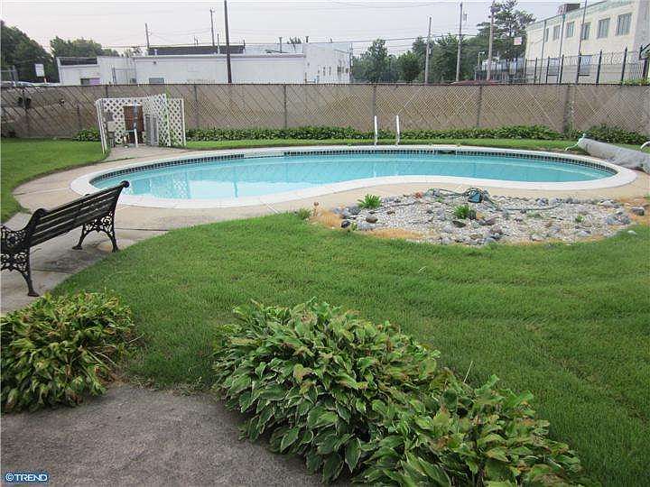 2nd image of 2565 Finley Ave