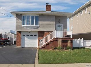30 Beach Rd, Massapequa, NY 11758