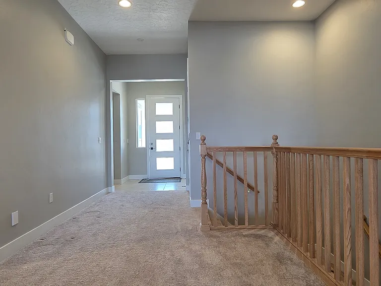 875 E 1400 S — Photo 24