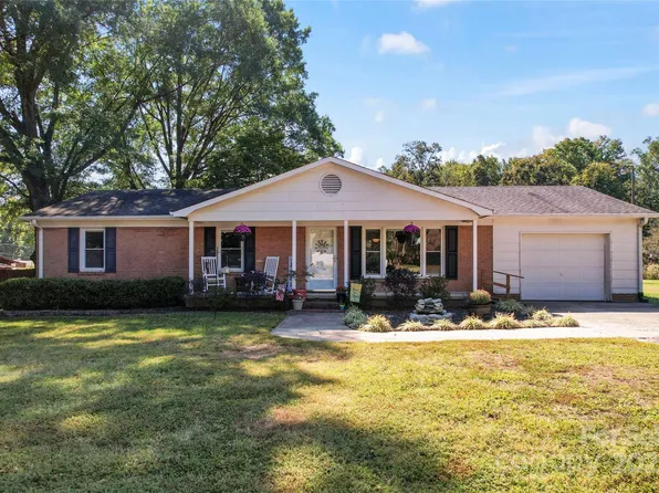 307 Meadowood Cir, Kannapolis, NC 28081