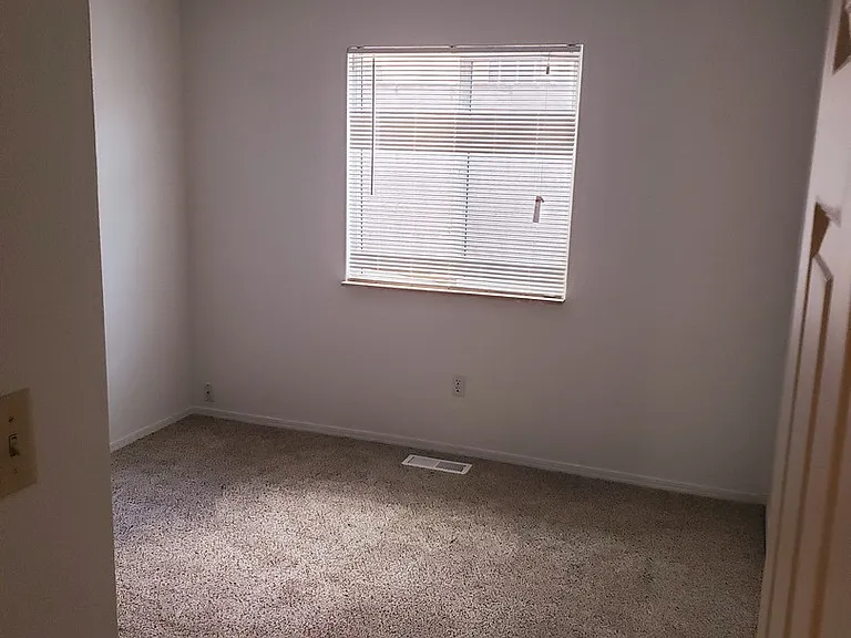 221 Shirley St NE — Photo 7