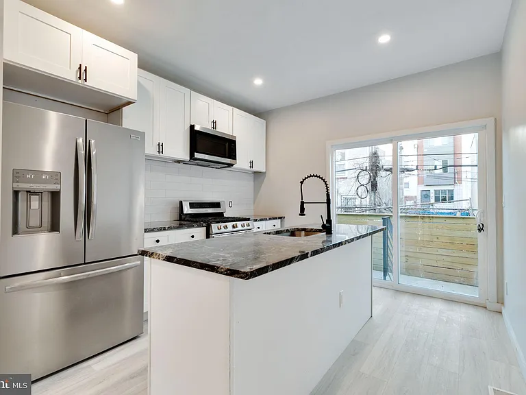 614 Hoffman St — Photo 2