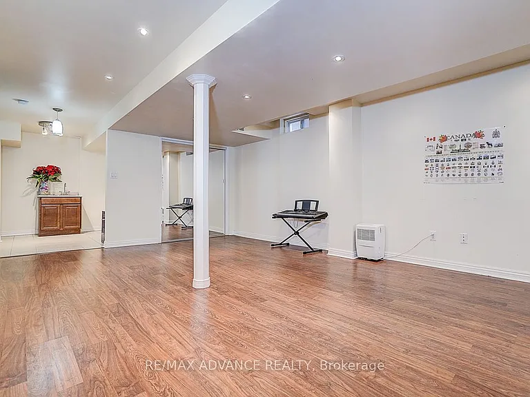 137 Laramie Cres — Photo 34