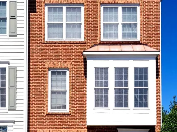 2391 Brookmoor Ln, Woodbridge, VA 22191