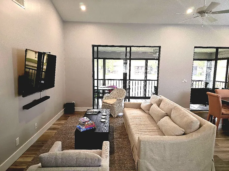 10367 S Circle Lake Dr #202 — Photo 4