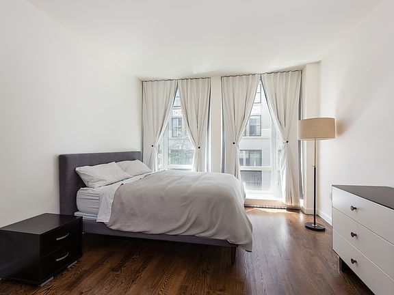 3rd image of 133 W 22nd St APT 3E