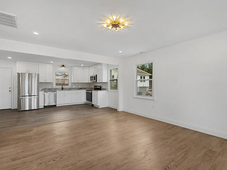 7 Browndale Rd — Photo 2