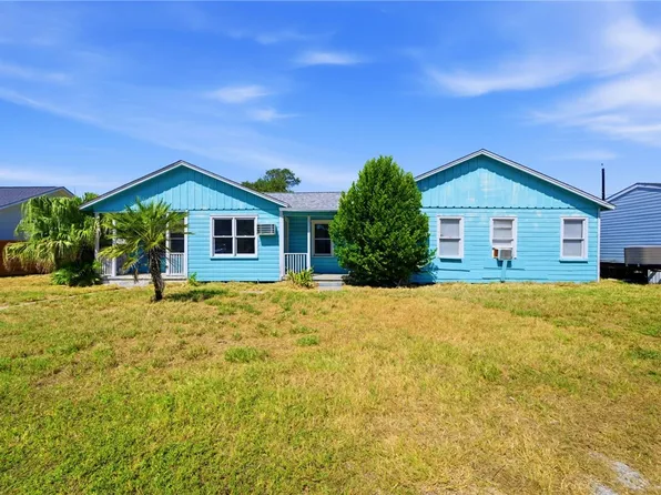 203 S 6th St, Rockport, TX 78382