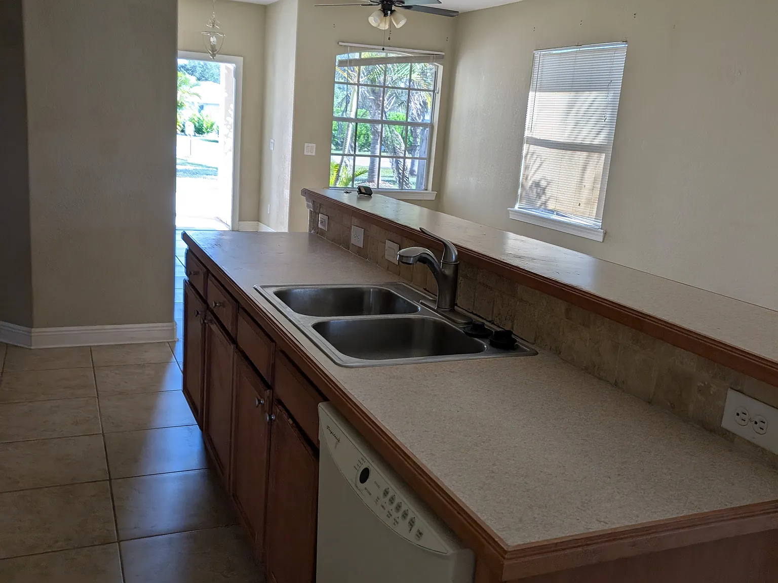 3 bed, 1149 sqft, $1,700 — Photo 3