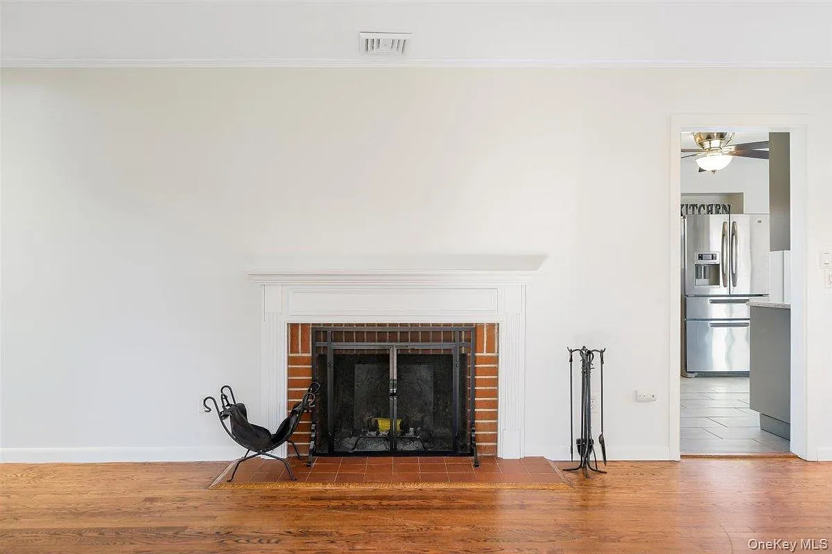 3 bed, 1.5 bath, 1856 sqft, $3,400 — Photo 4