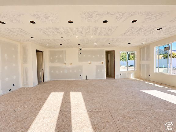 5th image of 255 W Summerhill Ln