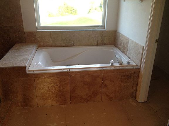 5th image of 1304 Brooke View Dr