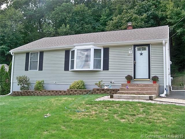 2nd image of 32 Forest Rd