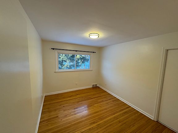 5th image of 8701 Brookville Rd