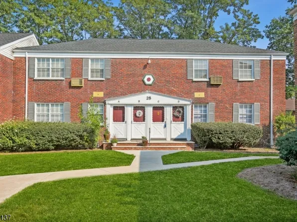 28 Colfax Manor #C, Roselle Park Boro, NJ 07204