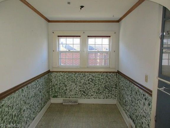 4th image of 254 London Ln