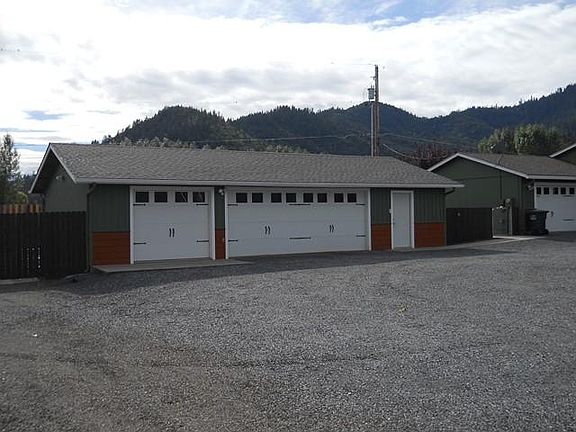 3rd image of 4999 Rogue River Hwy