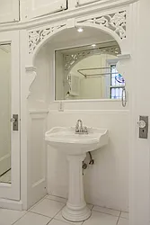 Rented by Dixon Advisory USA Inc.