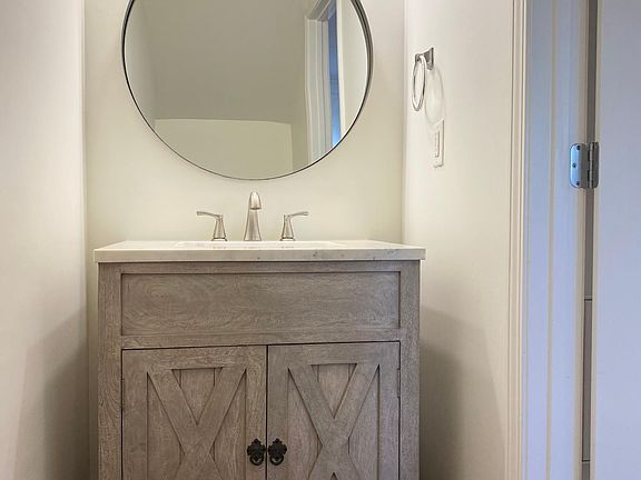 Fully updated downstairs 1/2 Bathroom