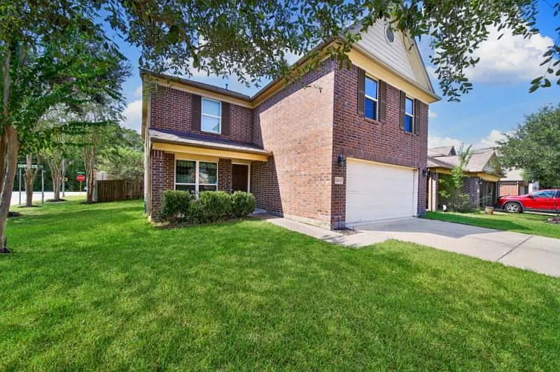 5 bed, 3.5 bath, 3156 sqft, $2,495 — Photo 2