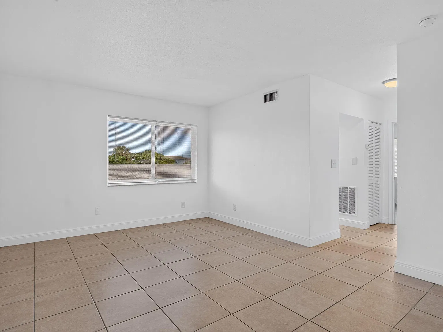 1 bed, 1.0 bath, 21734 sqft, $1,600 — Photo 4