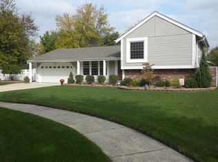 237 Strathmore Ct, Bloomingdale, IL 60108