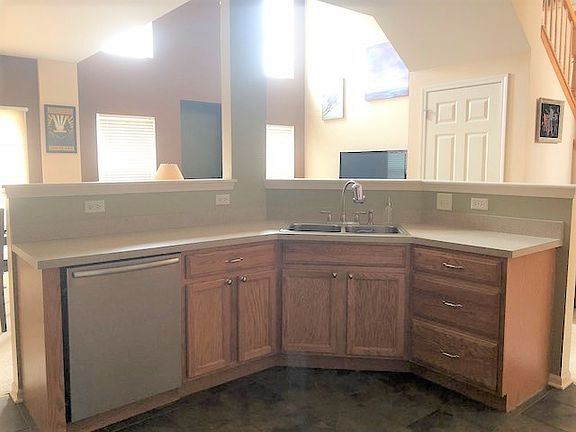 5th image of 1714 Fieldstone Dr S