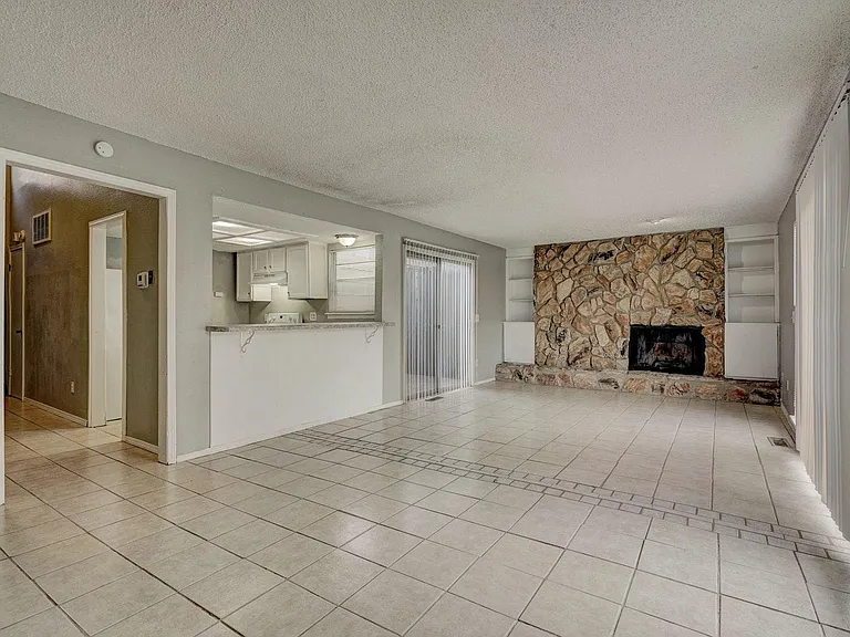 3817 Bradfred Dr #3817 — Photo 2
