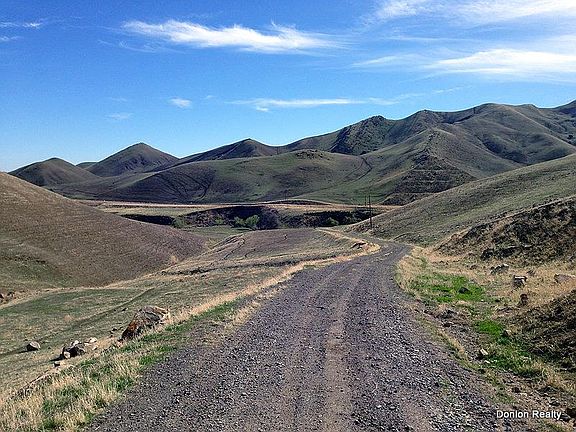 3rd image of Oak Flat Rd