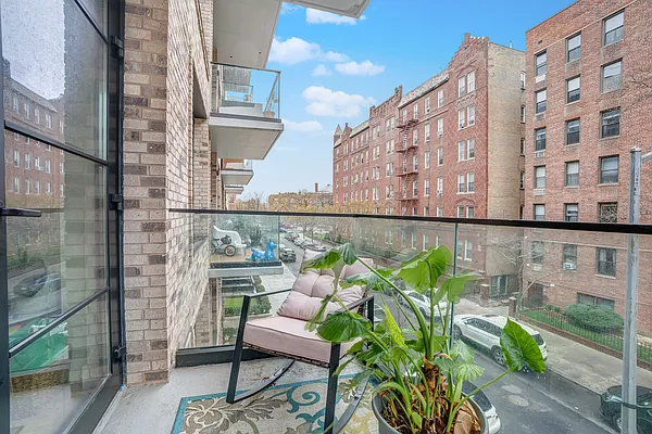Rented by Compass | media 7