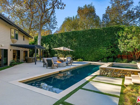 30601 Las Estrellas Dr, Malibu, CA 90265