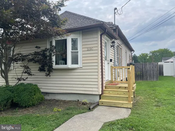 1690 Atkins Ave, West Deptford, NJ 08086