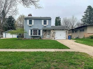 2444 Cheshire Dr NE, Grand Rapids, MI 49505